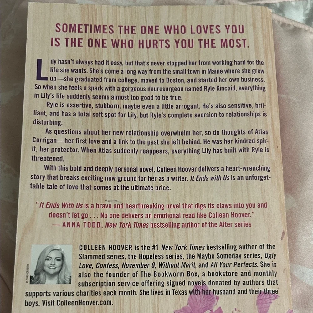 'It Ends With Us' Book - Colleen Hoover